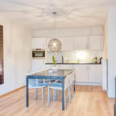 Charming 1-br Retreat With Coastal View Διαμέρισμα